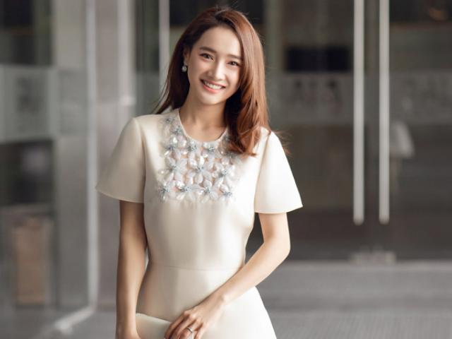 Phim - Nhã Phương gây chú ý với đầm trăm triệu đi chấm thi