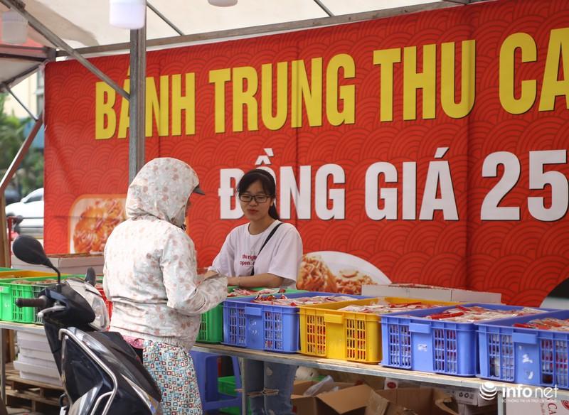 Chính vì vậy, tình trạng bánh tồn vẫn còn nhiều và được bày bán ở một số ki-ốt.