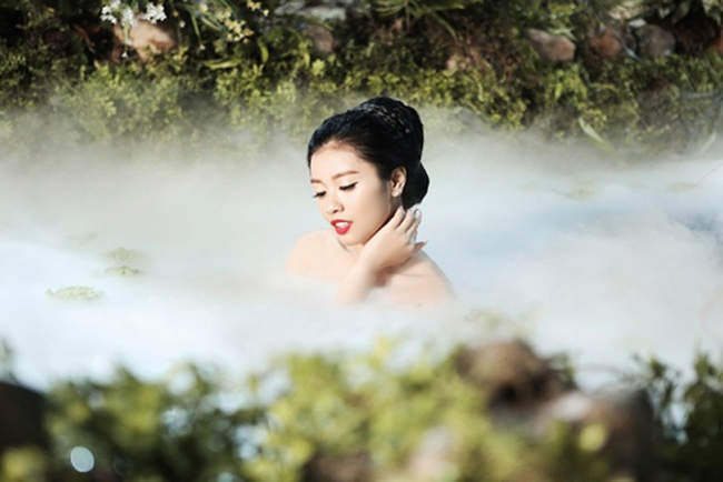 Quán quân Sao Mai 2015 Thu Hằng gợi nhiều tò mò trong MV &#34;Trong&#34;.
