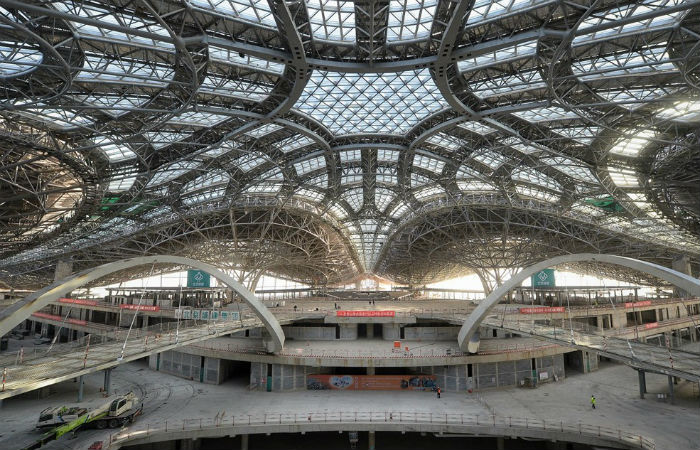 Phần mái của sân bay được ghép bằng 8000 tấm kính với thiết kế riêng biệt (Ảnh: Tân Hoa Xã)