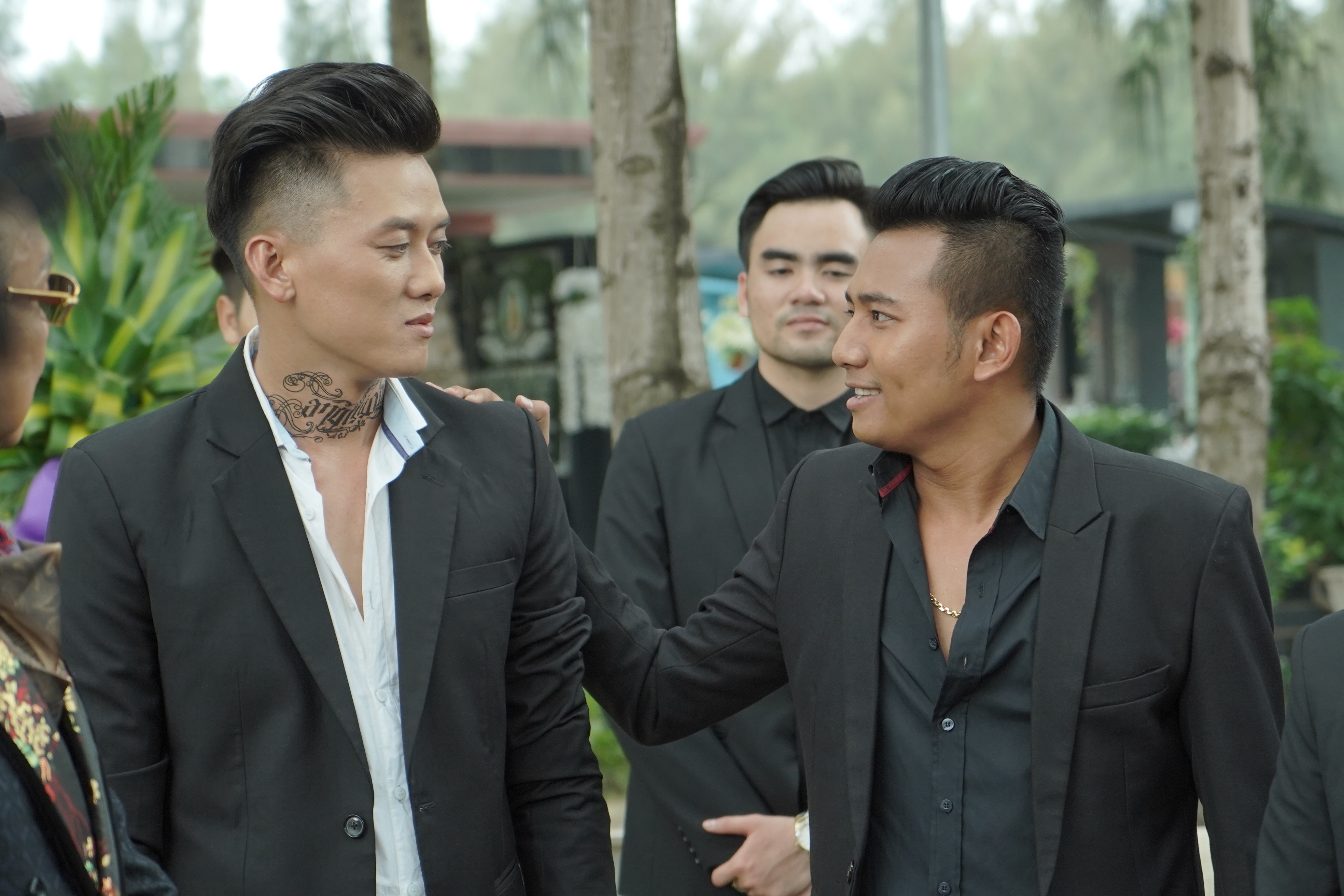 Hình ảnh nút kim cương YouTube đầu tiên của Việt Nam được chủ nhân "đập hộp" - 9