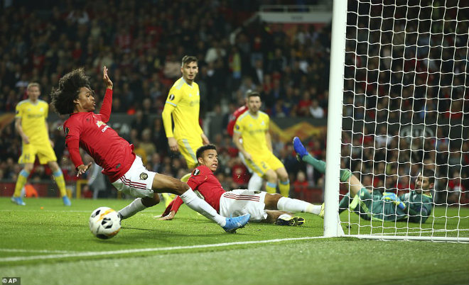 Rực lửa MU ra quân Europa League: SAO trẻ giải cứu &#34;tội đồ&#34; Rashford - 8