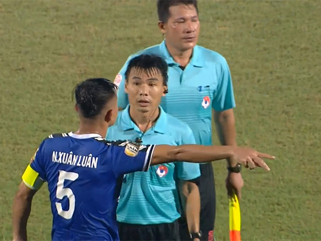 Bóng đá - Sững sờ "bẻ còi" V-League: Tiến Linh U23 mất bàn thắng, Viettel hưởng lợi