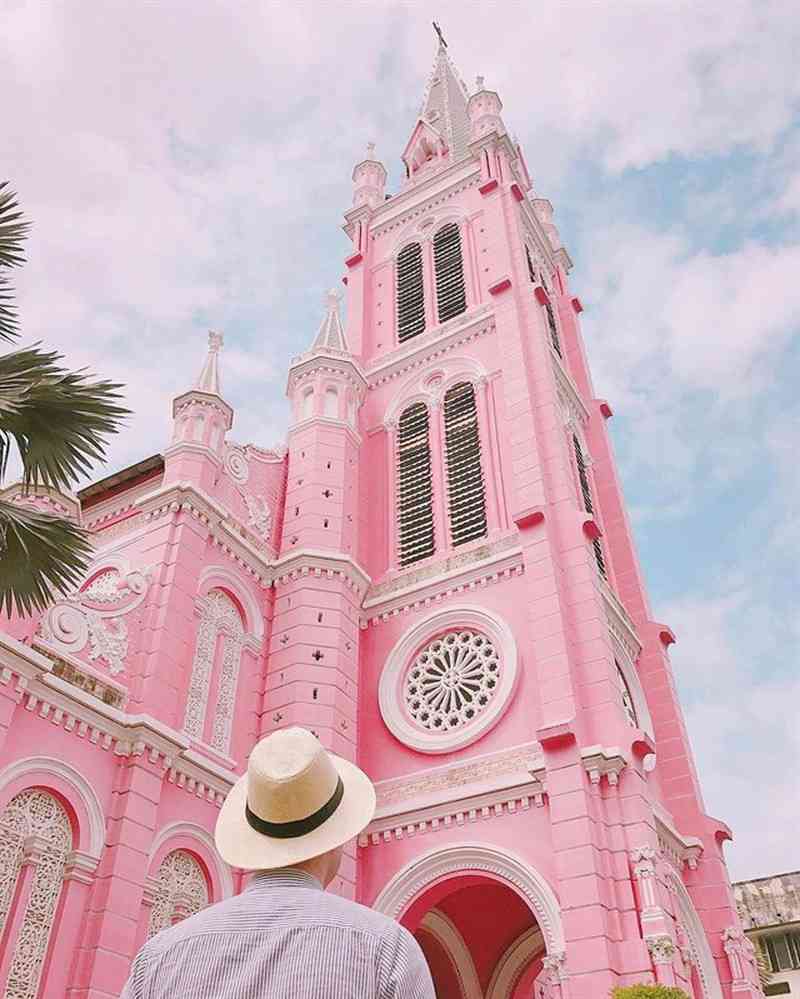 Nhà thờ Tân Định là một trong những địa điểm check in yêu thích của các bạn trẻ. Ảnh: FACEBOOK