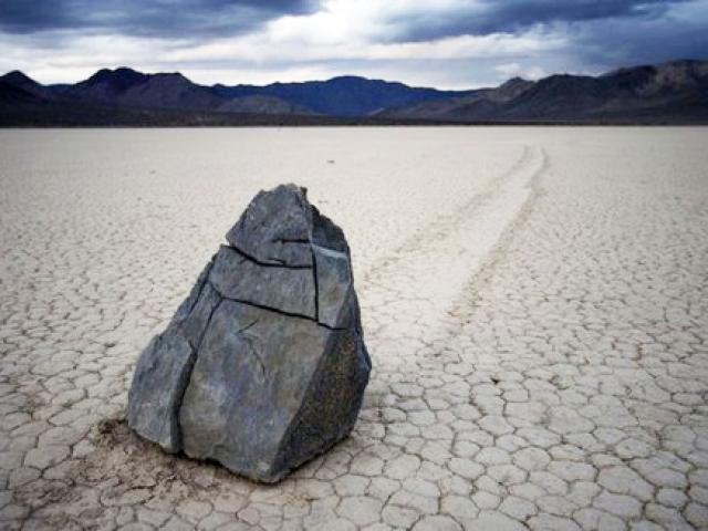 Media - Giải mã bí ẩn "những hòn đá biết đi" ở Thung lũng Chết