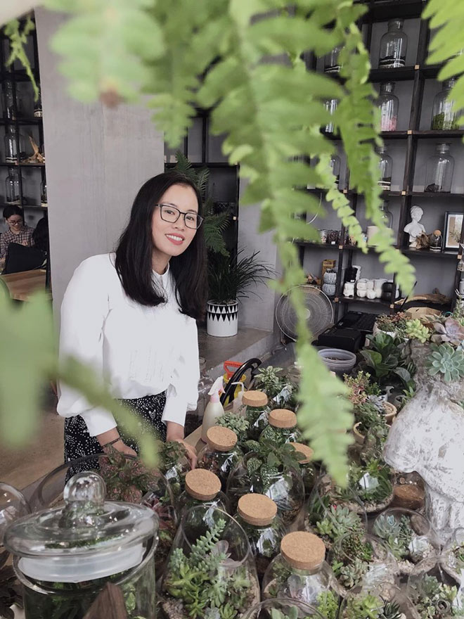 Người phụ nữ từ bỏ hai tấm bằng đại học để về may áo dài - 5