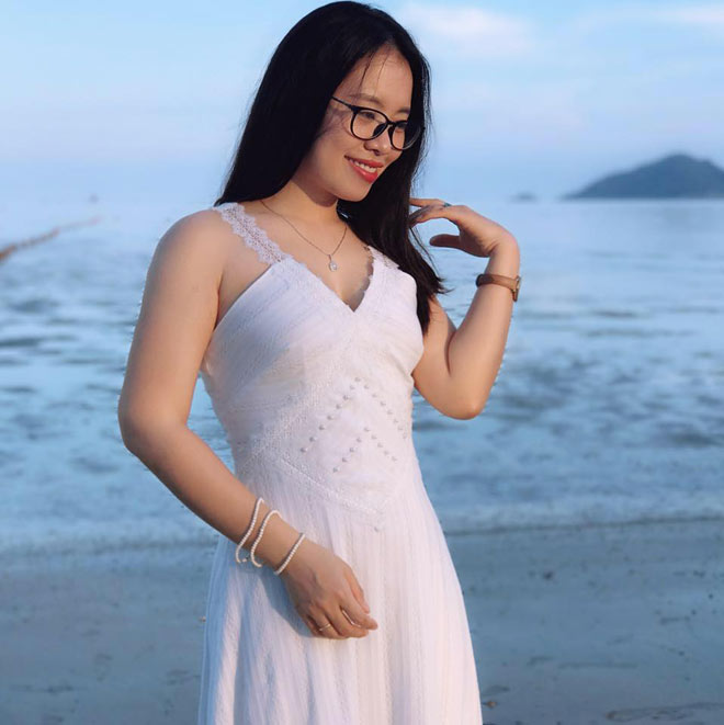 Người phụ nữ từ bỏ hai tấm bằng đại học để về may áo dài - 3