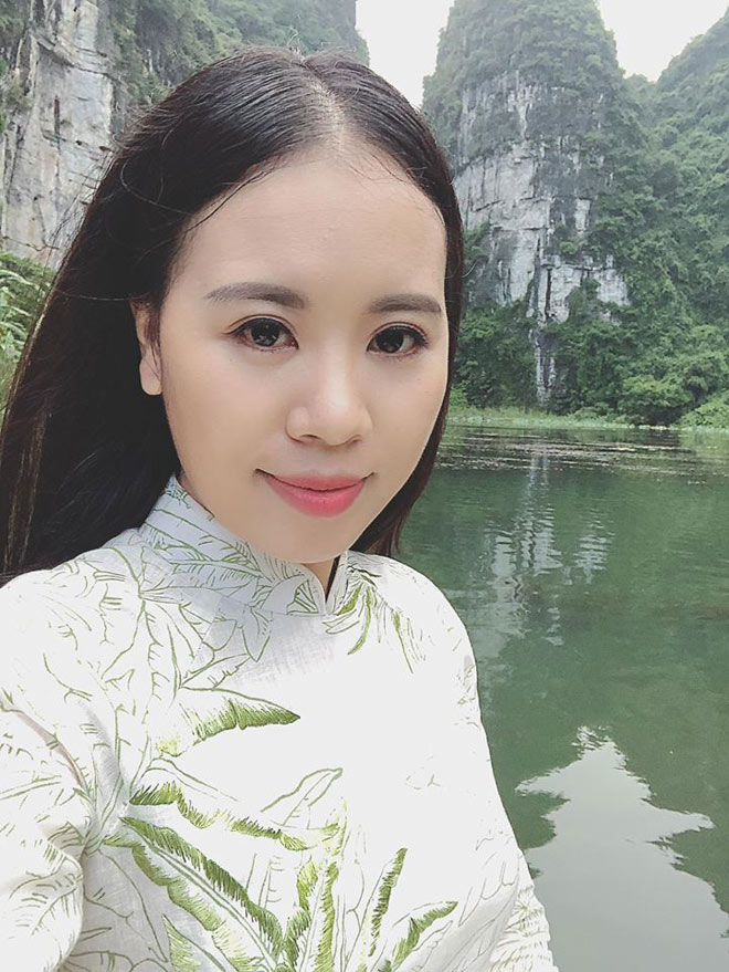 Người phụ nữ từ bỏ hai tấm bằng đại học để về may áo dài - 4