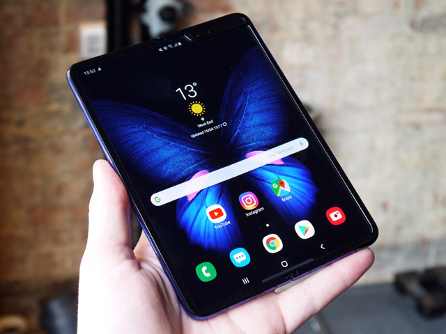 Thời trang Hi-tech - "Rơi lệ" khi xem video tra tấn Galaxy Fold