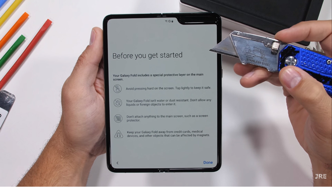 "Rơi lệ" khi xem video tra tấn Galaxy Fold - 2