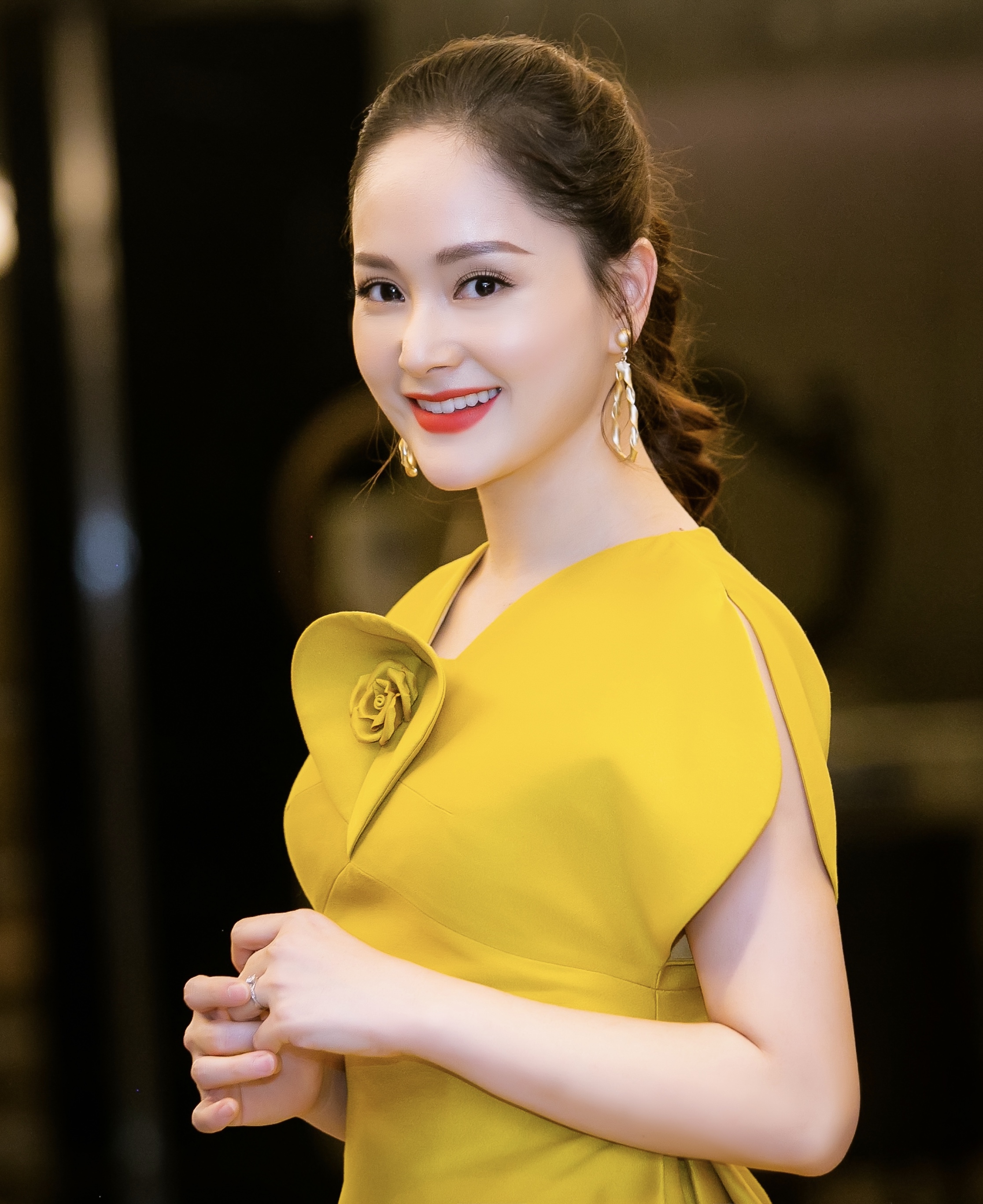 Diễn viên Lan Phương ngày càng xinh đẹp và nhuận sắc sau sinh con.