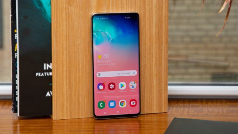 So sánh Galaxy S10 và Xperia 1: Sự trở lại ngoạn mục của những "huyền thoại" - 1