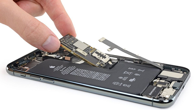 iFixit mổ bụng iPhone 11 Pro Max phát hiện khả năng sạc không dây ngược bị ẩn? - 1