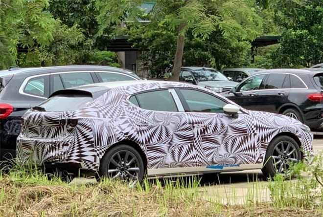Bắt gặp Mazda3 2019 được ngụy trang kín mít đi đăng kiểm, sắp bán ra tại Việt Nam - 1