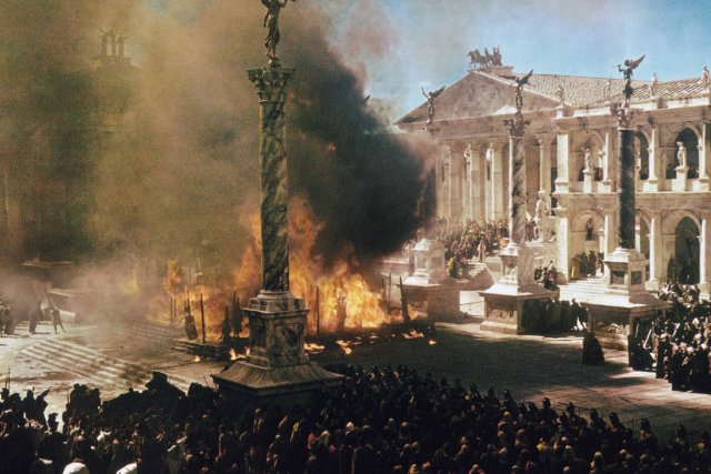 Đế chế hùng mạnh bậc nhất lịch sử đập tan kinh đô của kẻ thù truyền kiếp nhờ súng bắn đạn nặng 6 tạ - 3