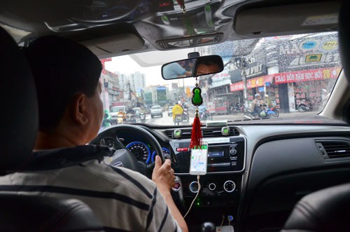 Việc kinh doanh dịch vụ gọi xe công nghệ là không dễ dàng với giới tài xế hoặc nhà xe Ảnh: Tấn Thạnh