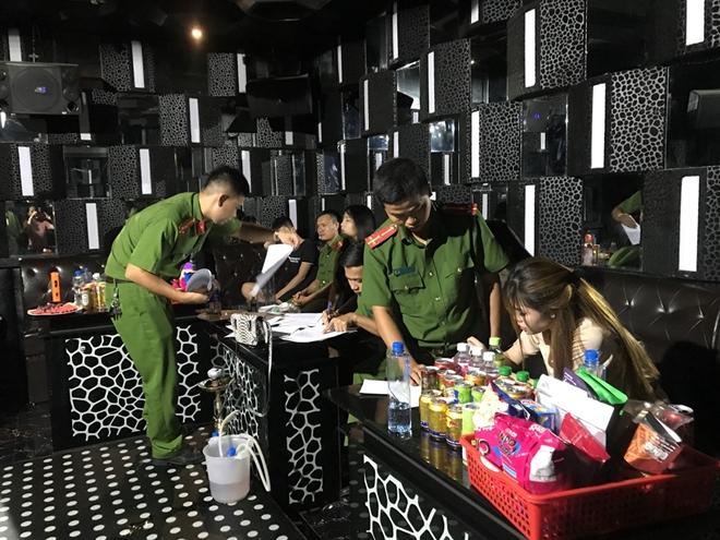 Lực lượng Công an lập biên bản tại hiện trường.