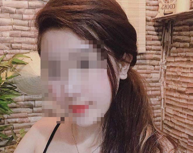 M. là một cô gái xinh đẹp.