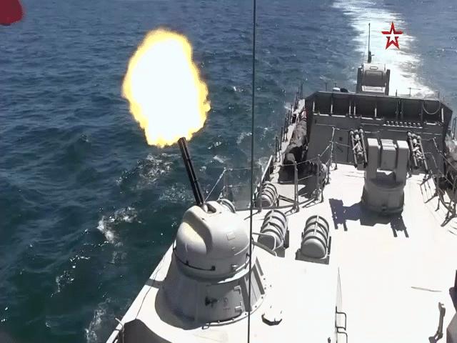 Thế giới - Video: Tàu tên lửa của Hạm đội Caspian đập tan một trận không kích