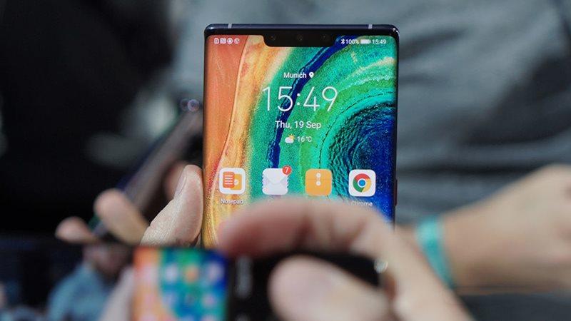 Samsung "cà khịa" Huawei Mate 30 không có Google - 1