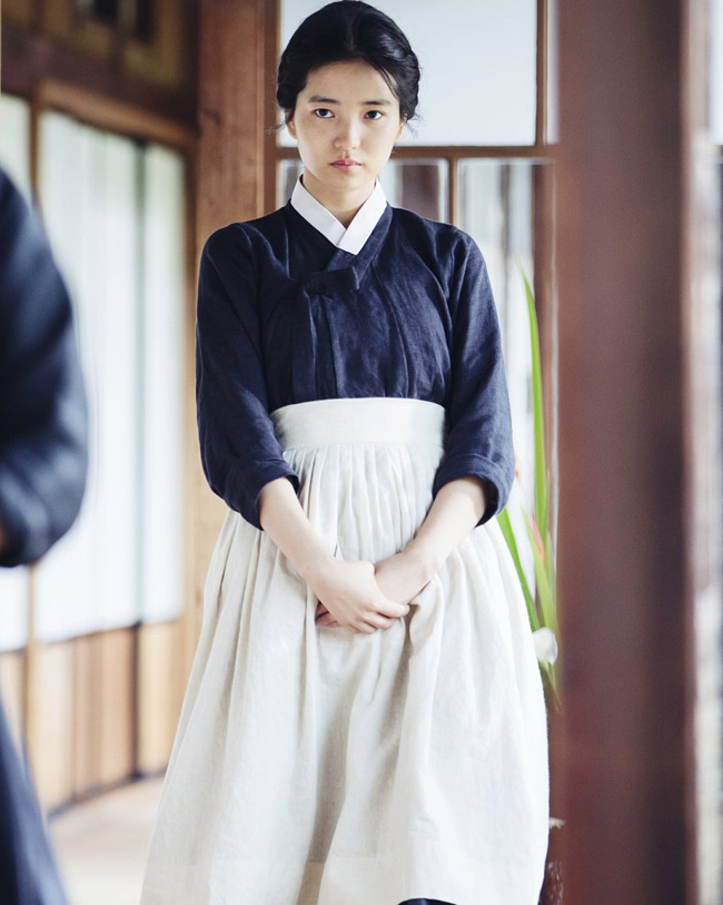 Trên màn ảnh Hàn, một cô hầu gái khác cũng gây sốc không kém trong chuyện tình với người chủ. Nữ diễn viên trẻ tuổi Kim Tae Ri hóa thân xuất sắc vào vai người hầu gái này.