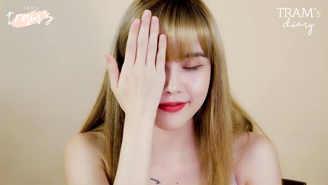Kẻ mắt là phần không thể thiếu mỗi khi ra đường của Thiều Bảo Trâm.