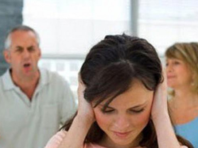 Bạn trẻ - Cuộc sống - Dâu trẻ đỏ mặt vì thói quen sinh hoạt "khó đỡ" của bố chồng