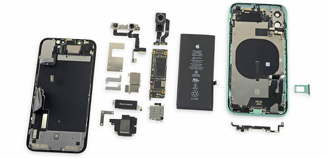 Các thành phần bên trong của iPhone 11 được iFixit tháo dỡ.