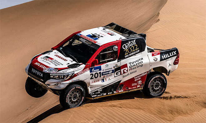 Toyota Hilux chinh phục loạt giải đua địa hình khủng nhất thế giới - 1