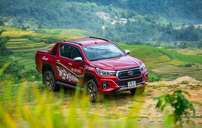 Toyota Hilux chinh phục loạt giải đua địa hình khủng nhất thế giới - 2