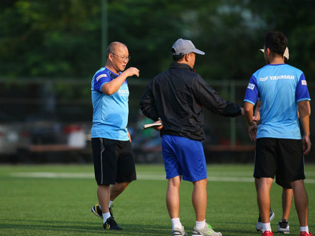 Bóng đá - ĐT Việt Nam "luyện công" đấu Malaysia: Quyết tâm cao độ, SAO U22 "tiếp lửa" đàn anh