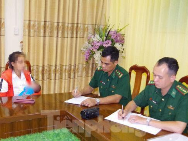 Pháp luật - Túng tiền, mẹ mang con sơ sinh bán qua biên giới