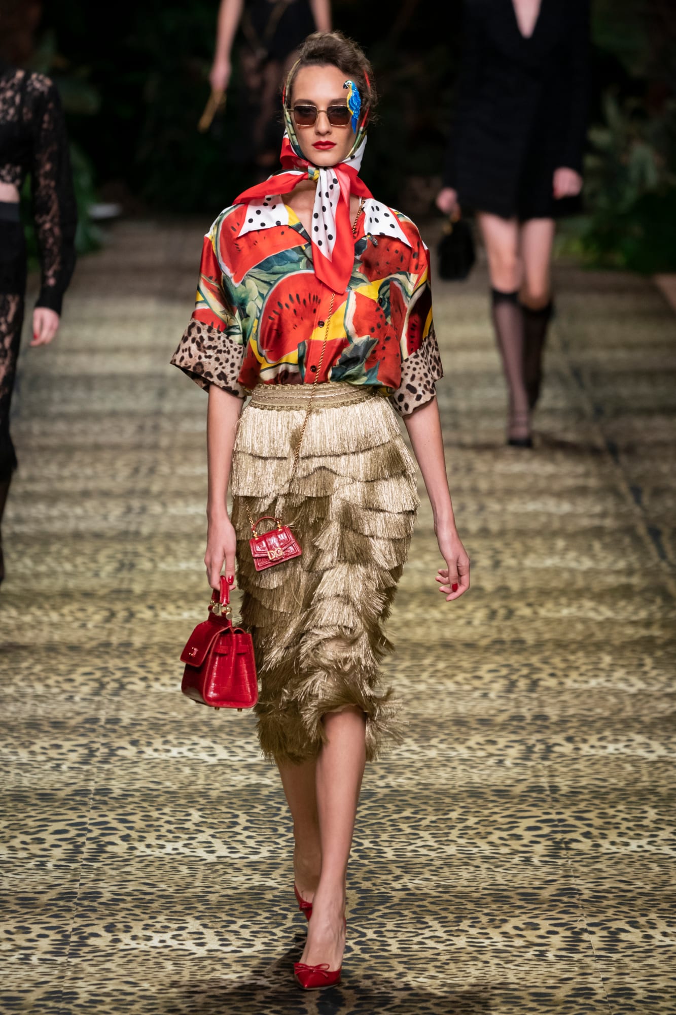 Dolce&Gabbana biến sàn diễn thành rừng rậm bí ẩn - 14