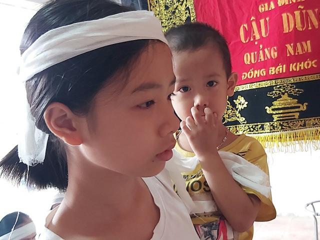 Tin tức trong ngày - Xót cảnh 2 trẻ bỗng chốc mất cả bố lẫn mẹ
