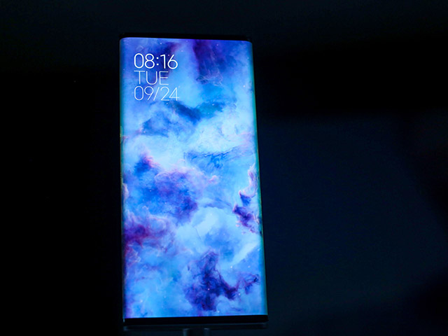 Thời trang Hi-tech - Cận cảnh smartphone có tỷ lệ màn hình so với thân máy siêu khủng