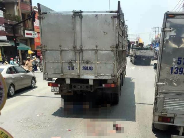 Tin tức trong ngày - Hai vợ chồng trẻ chết thảm dưới bánh xe tải ở Sài Gòn