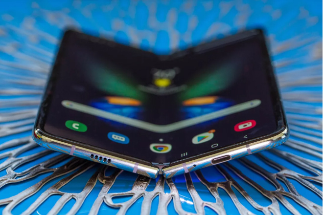 Galaxy Fold: Đáng yêu hay đáng ghét? - 8