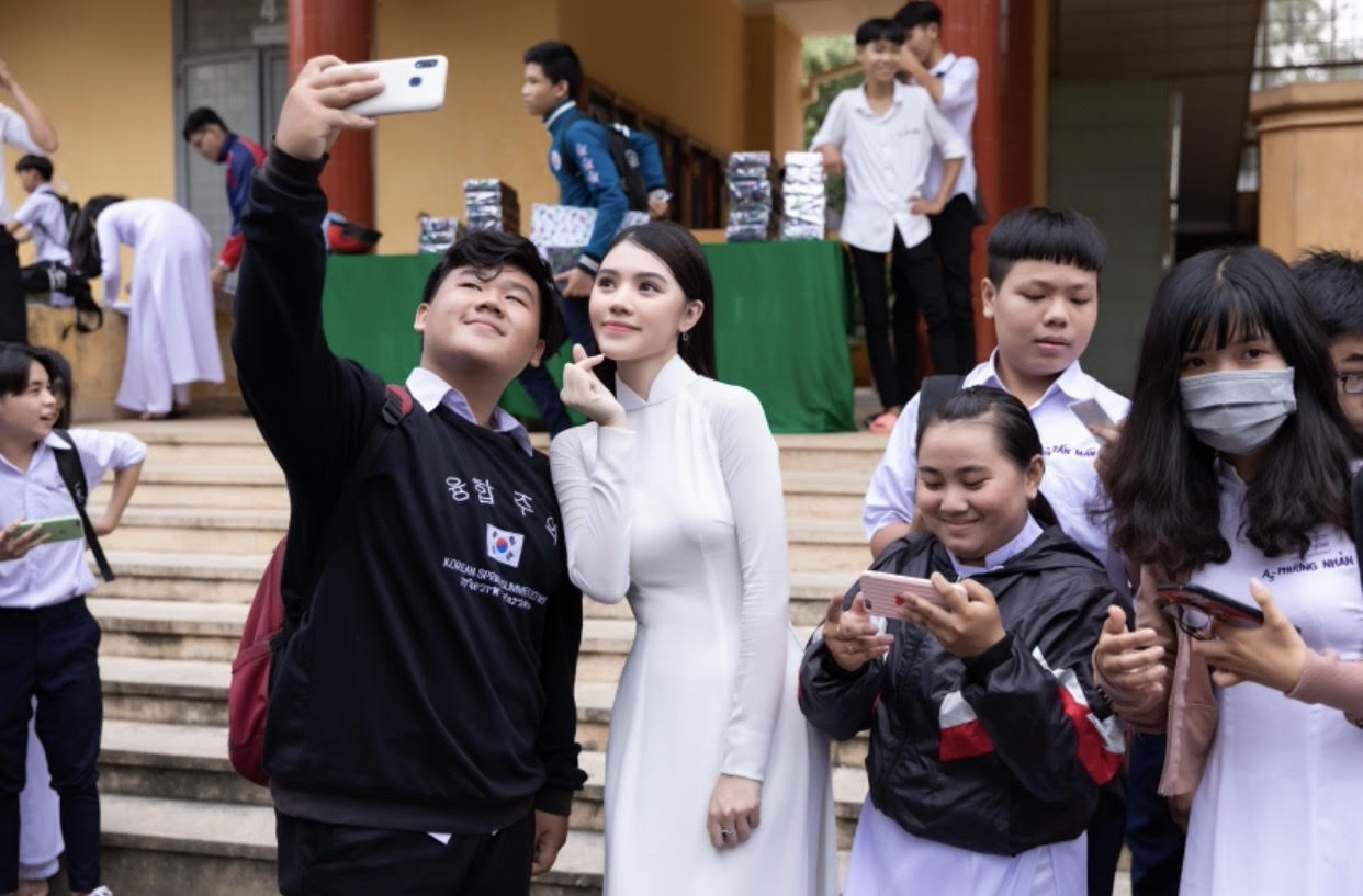 Rũ bỏ sexy, hoa hậu Jolie Nguyễn ngây thơ trong tà áo dài trắng - 8