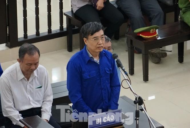 &nbsp;Ông Lê Bạch Hồng phải nhận 6 năm tù.