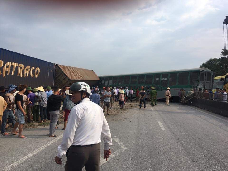 Hiện trường vụ tai nạn tàu hỏa