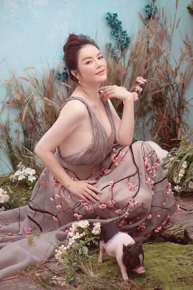 Lý Nhã Kỳ khoe đường cong với váy mỏng manh mà không tạo cảm giác phản cảm.