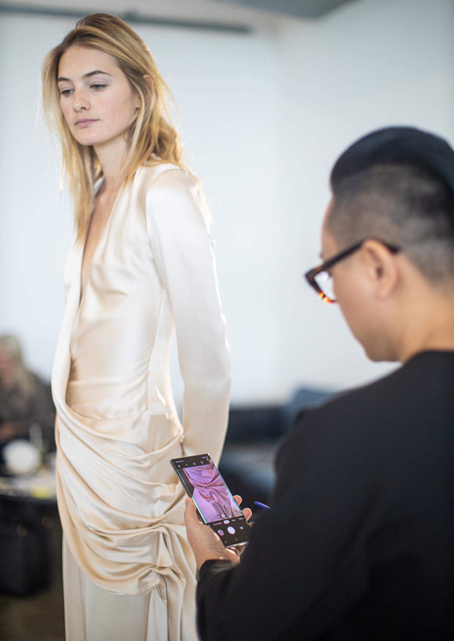 Đánh giá các chi tiết trên những bộ cánh mang hơi thở hạt sương