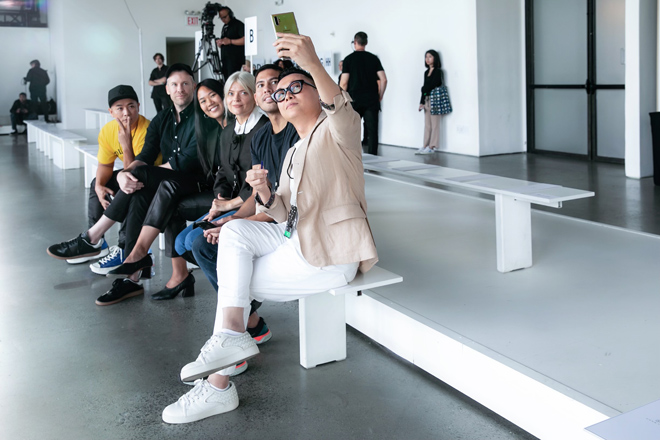 Khoảnh khắc selfie hiếm hoi của NTK và các cộng sự