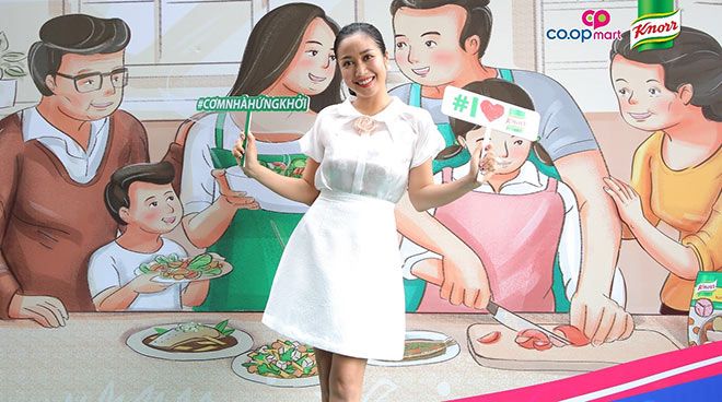 Diễn viên - MC Ốc Thanh Vân vô cùng hứng khởi nắm vai trò “cầm cân nảy mực”.