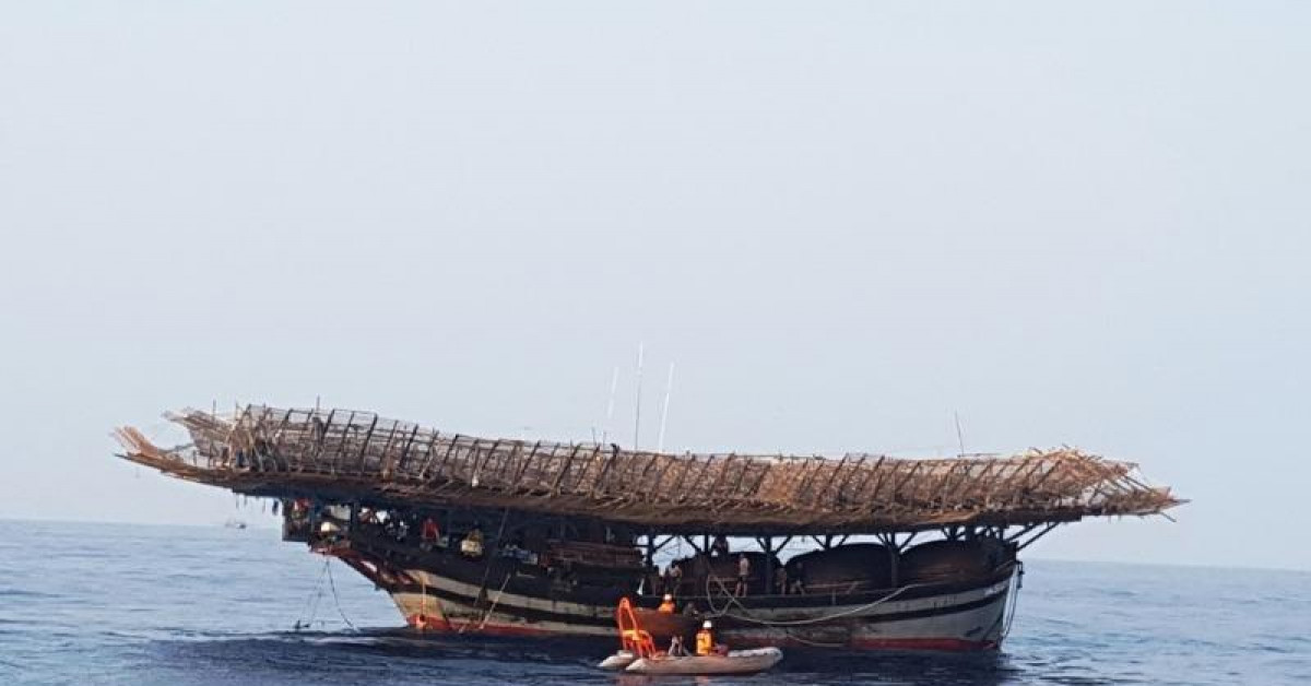 Tin tức trong ngày - 9 người bám phao sống sót khi tàu chìm ở vùng biển Hoàng Sa