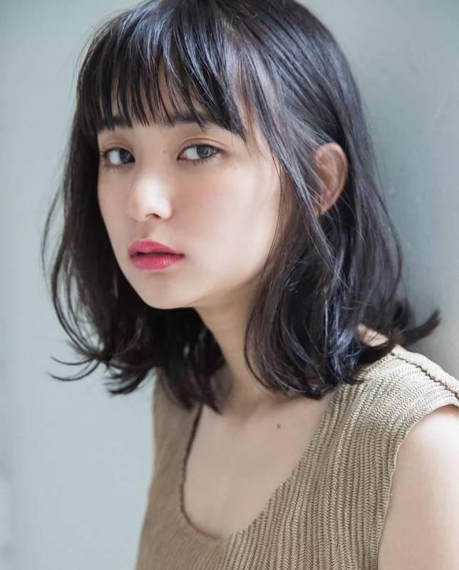 Video: 2 cách tự uốn tóc ngắn tại nhà xinh như gái Hàn, Nhật - 1