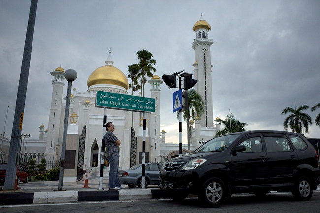 Brunei là một trong những quốc gia có tỷ lệ người sở hữu xe hơi cao nhất thế giới cứ 1,5 người có 1 xe hơi &#40;số liệu năm 2017&#41;.