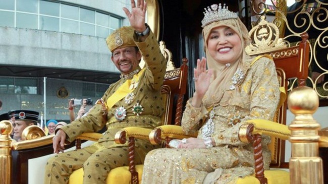 Quốc vương Brunei là người giàu có với tài sản ròng khoảng 20 tỷ USD.