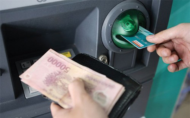 Vô cớ mất tiền từ thẻ ATM và những lưu ý nhất định phải biết - 1