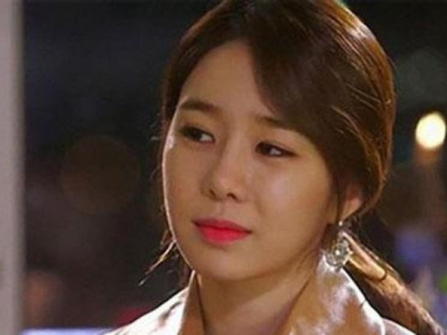 Bạn trẻ - Cuộc sống - Nàng dâu hoang mang nhìn mẹ chồng say đắm "phi công trẻ" trong biệt thự vườn